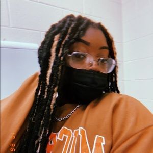 Meet your Posher, Stephanie